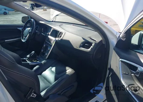 2017 Volvo S60 T5 Dynamic из США, поврежденный, VIN YV126MFL7H2432658